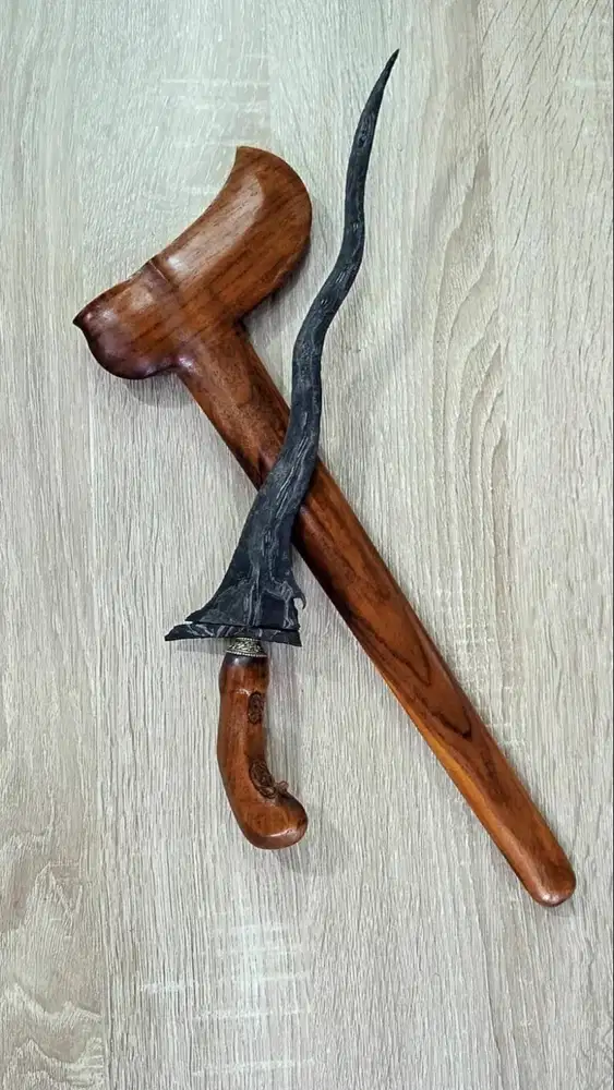 KERIS SEPUH KEBO DHENGEN MRAMBUT WINGIT - Pusaka Terawat