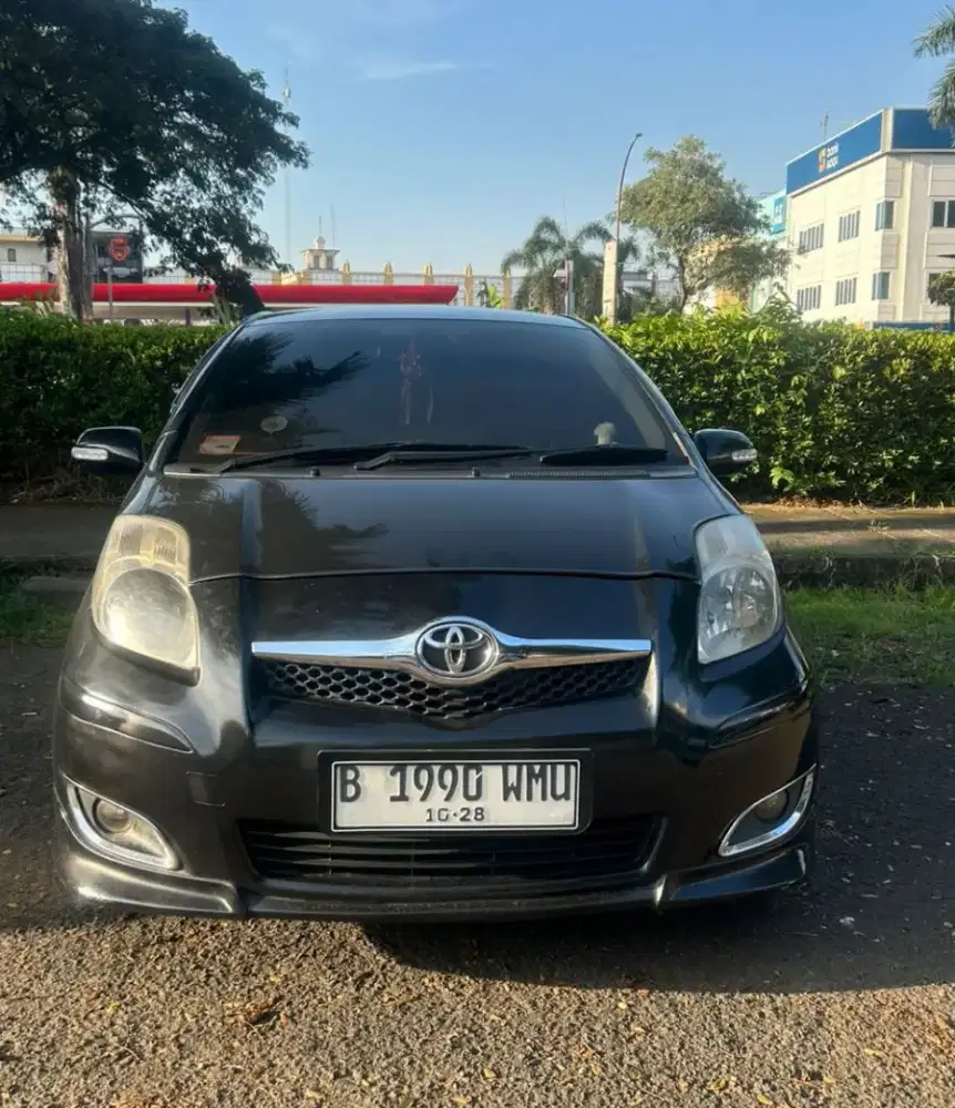 Yaris 2010 J matik hitam  Tangan pertama