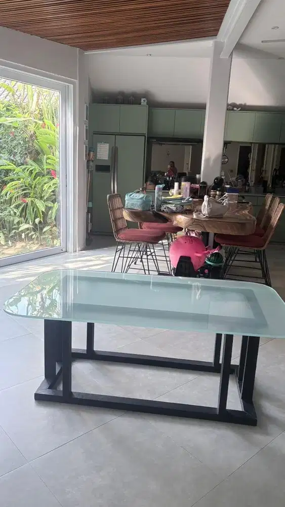 Meja ruang tamu