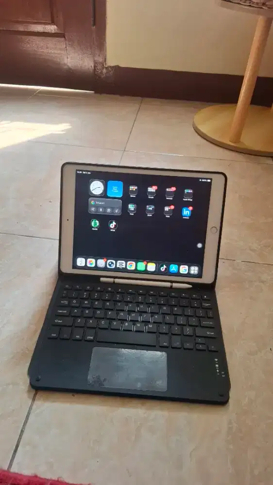iPad 8 Gen 128GB WiFi + Cellular 10.2 Mulus Fullset + Keyboard & Pen