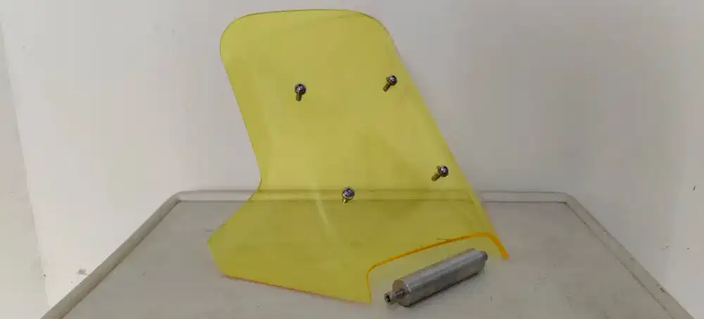 Wind Shield CFMoto 450 MT Kuning dan dudukan holder HP