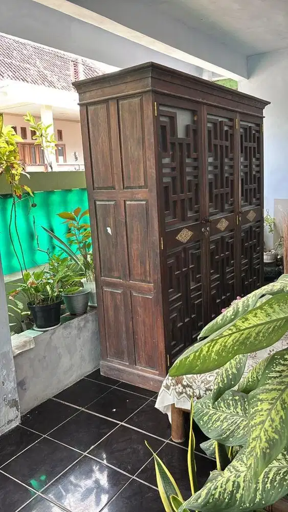 Dijual Lemari Jati Tua