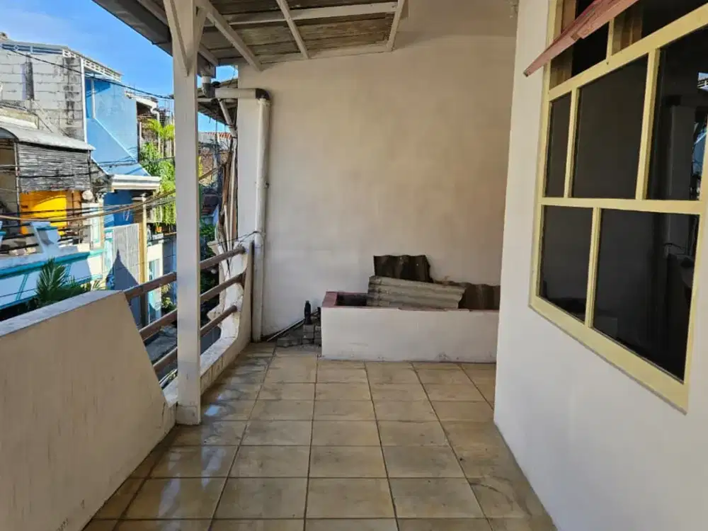 Dijual Rumah 2 Lantai Siap Huni Lokasi Setro Baru Surabaya