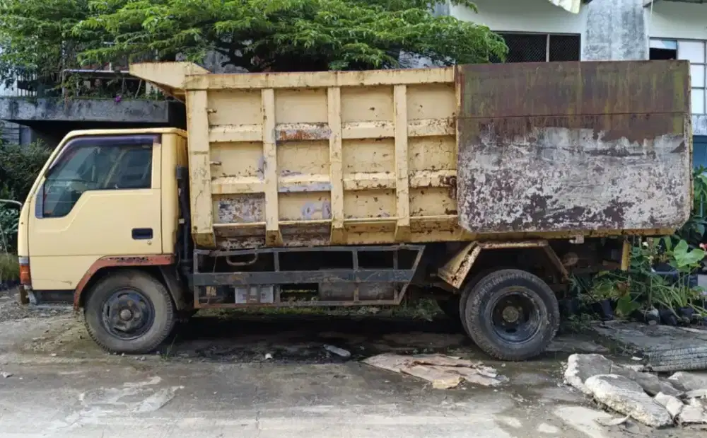 DIJUAL DUMP TRUCK 2005