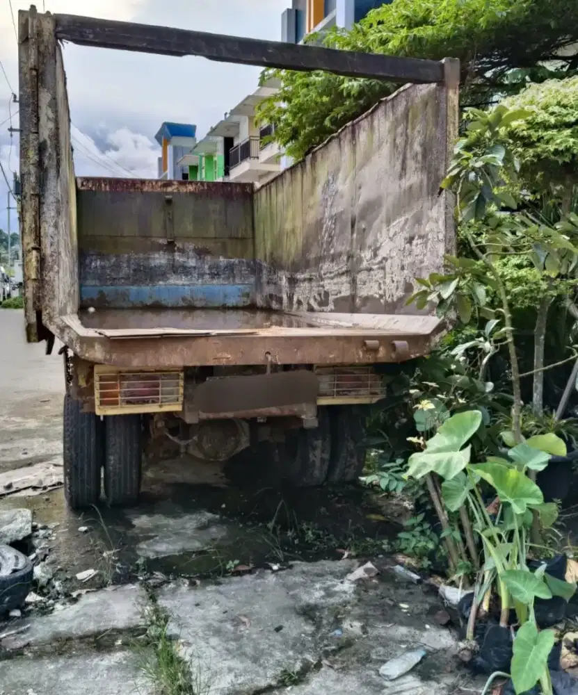 DIJUAL DUMP TRUCK 2005