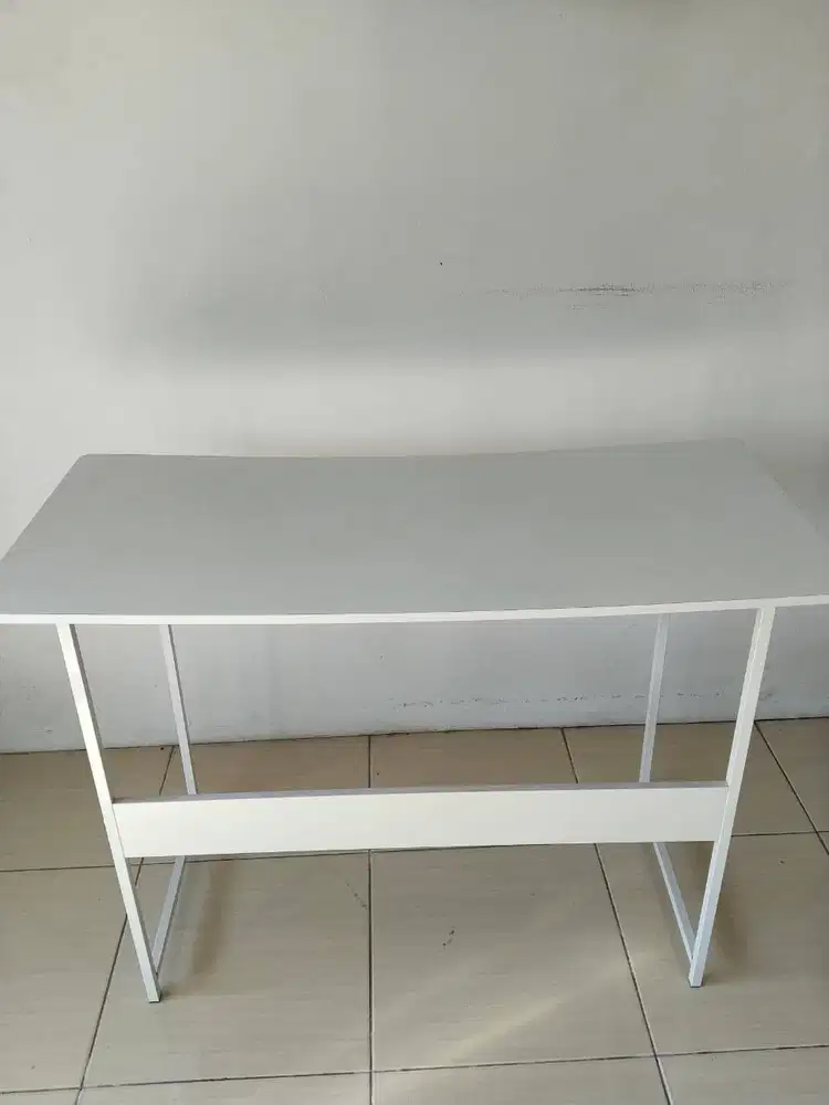 Meja Kantor Warna Putih