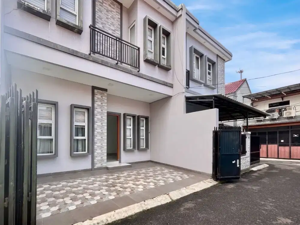 CARI HUNIAN IDAMAN DI TEBET TIMUR ? RUMAH 2,5 LANTAI INI DEFINISI HUNIAN SEMPURNA ! EFISIEN, MEWAH, DAN NYAMAN BANGET