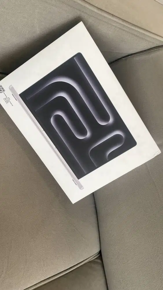 New Macbook Pro 2025 M5 RAM 16/1 TB 14 Silver