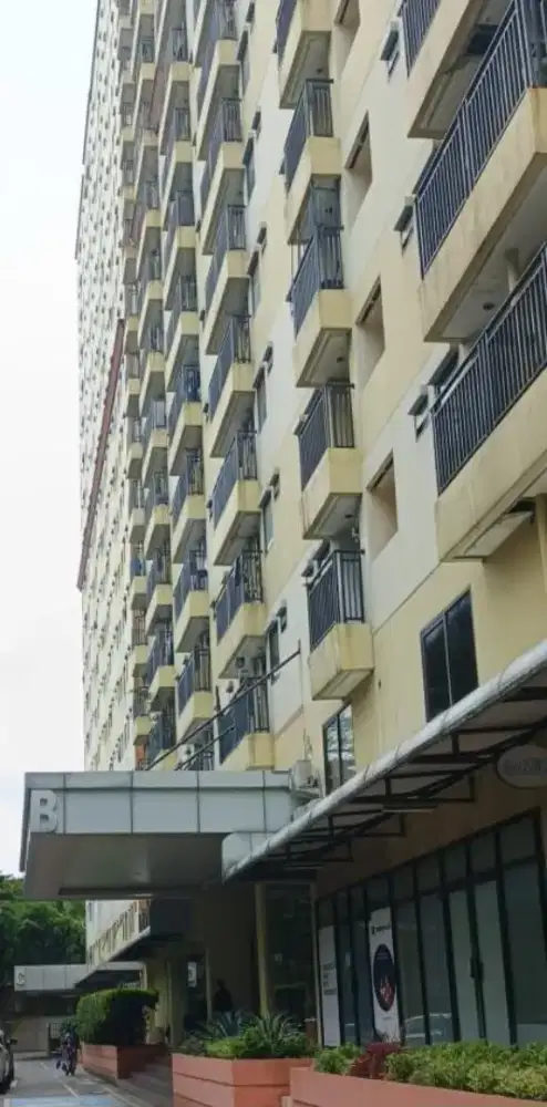 Apartemen 2 kamar, view balkon ke arah taman, lantai 3, lokasi Jaksel