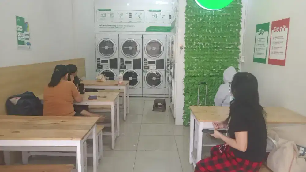 Karyawan Laundry Self Service