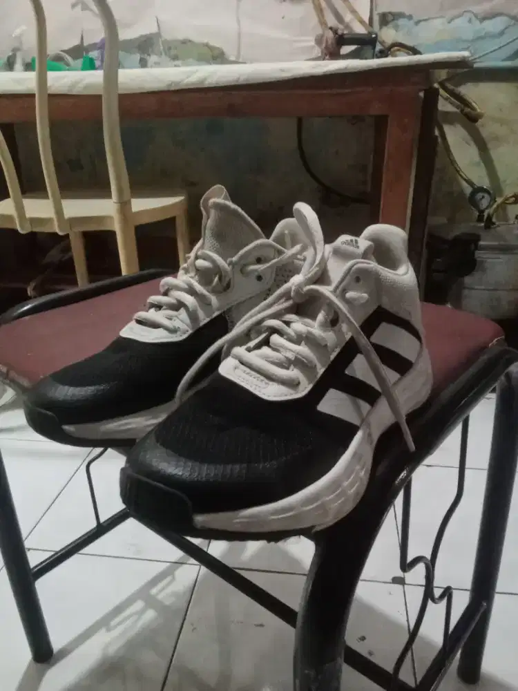 Sepatu Adidas Lightmotion
