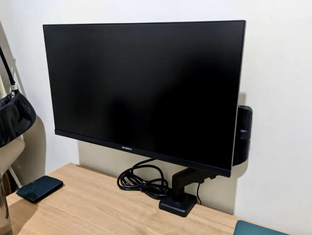 Monitor LED SKYWORTH H24G30Q 24 dan OXIMUS ZDP1118 Bracket