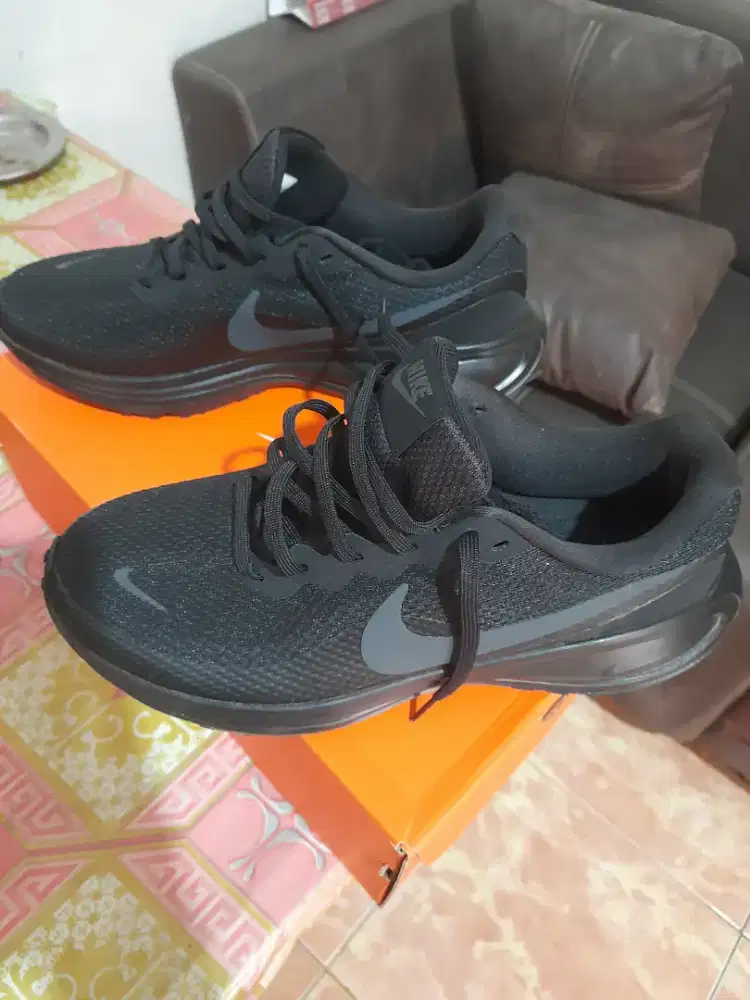 Sepatu running pria