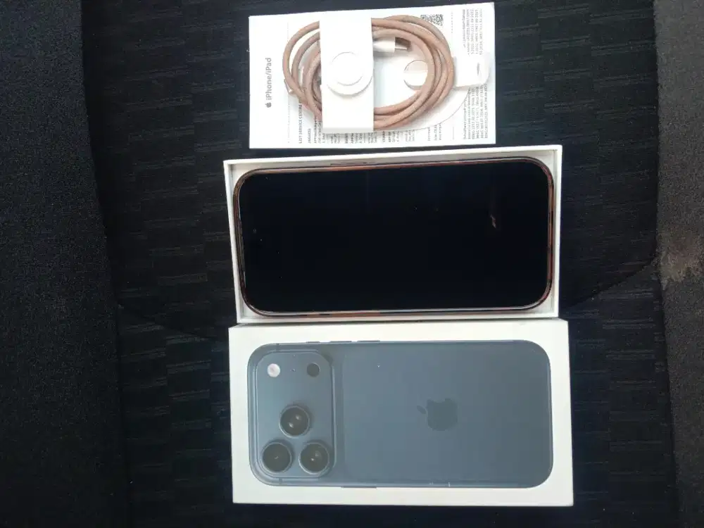iPhone 17 pro 256 deep blue