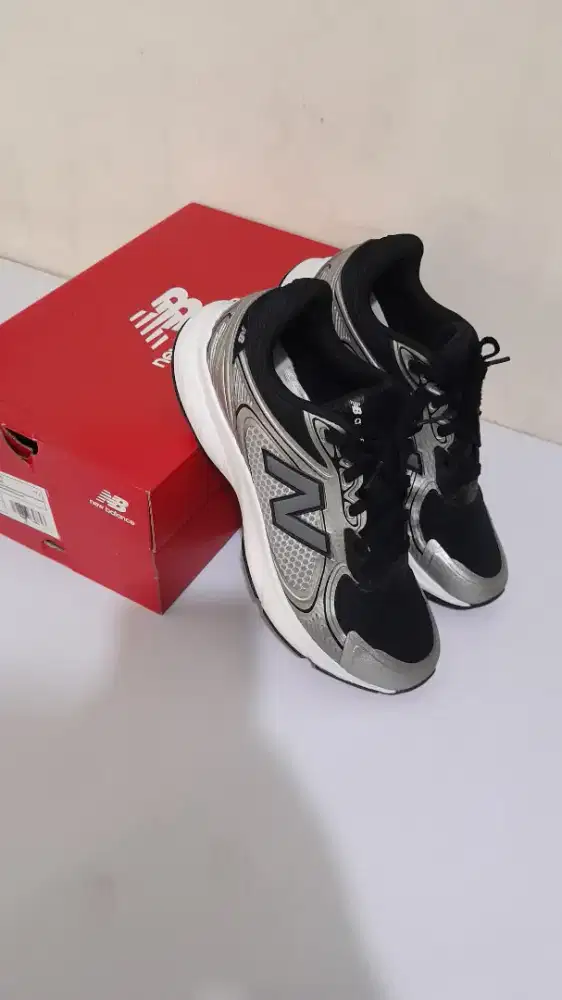 Sepatu New Balance Amaste Grey