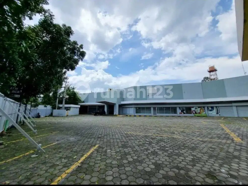 Gudang Plus Parkir ex Giant Hitung Tanah Cikutra