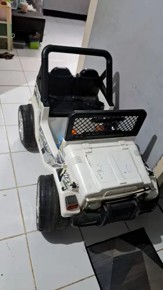 Mobil mobilan anak model jeep masih bisa jalan