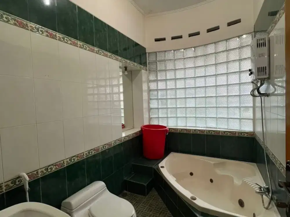 Rumah Strategis Suryalaya Bandung Lingkungan Nyaman