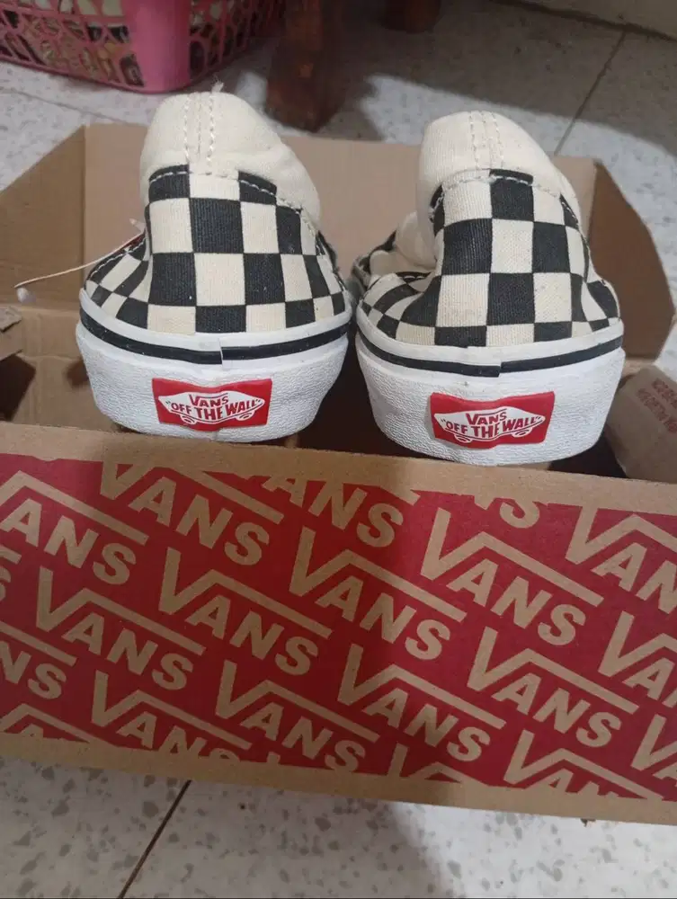 Sepatu vans warna catur