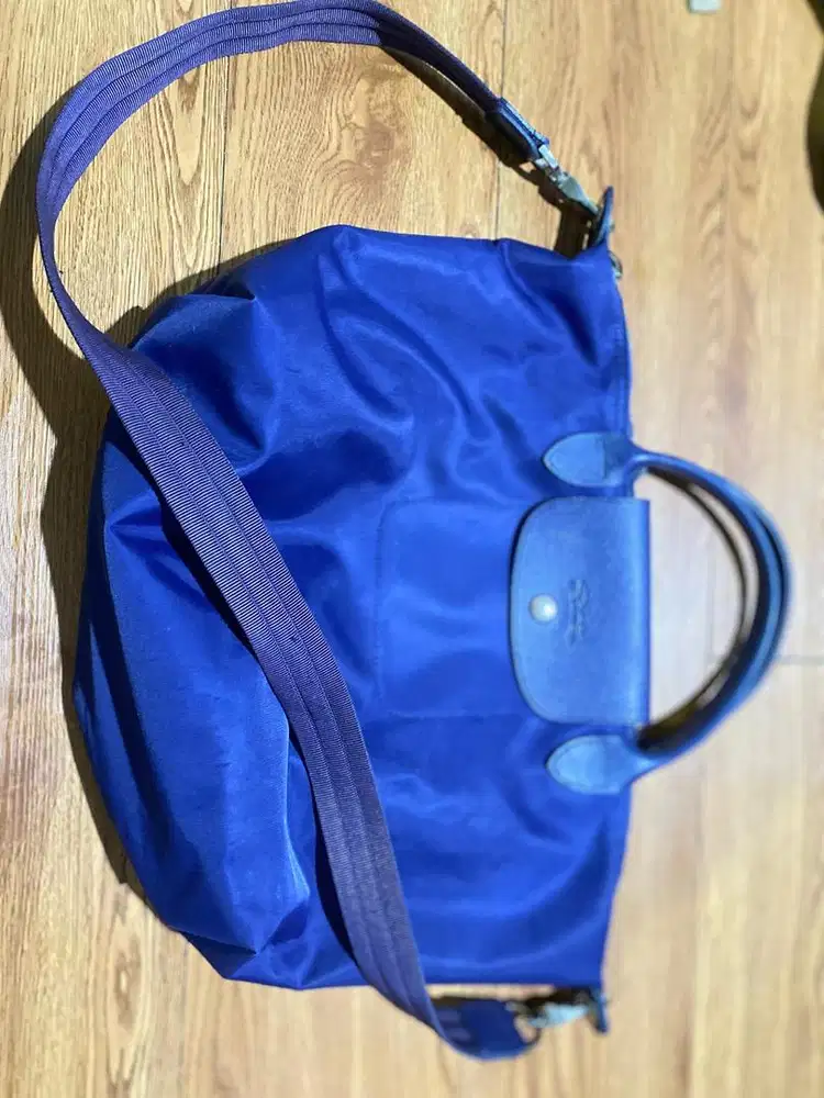 This is Navy Blue Longchamp Le Pliage neo Nylon handbag Leather