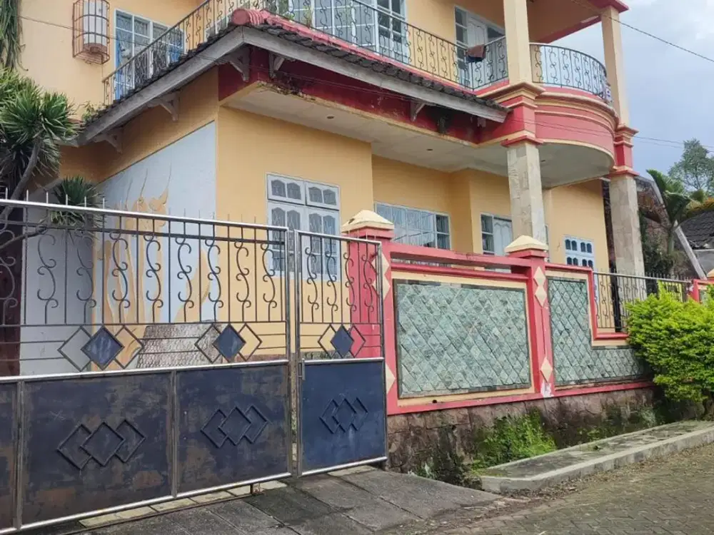 Rumah Mewah di Kota Batu. Dekat Jatim Park 3, Museum Angkut, BNS, Lippo Plaza Batu, Dino Mall, Kampus UMM, Batu .MLG00017