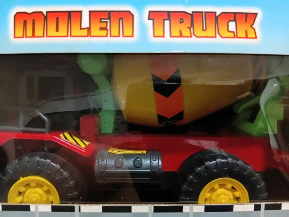 Mainan mobilan molen truck merah