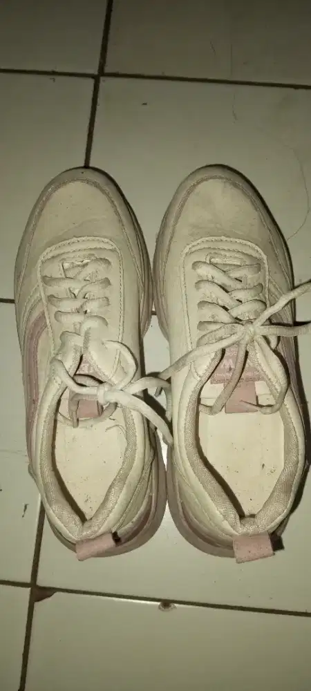Sepatu wedges wanita