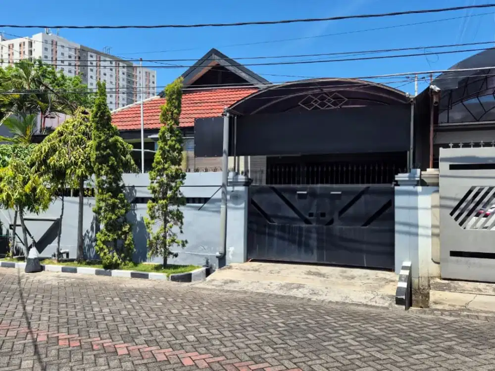 Dijual Rumah Lama Terawat Manyar Kartika Tengah Kota