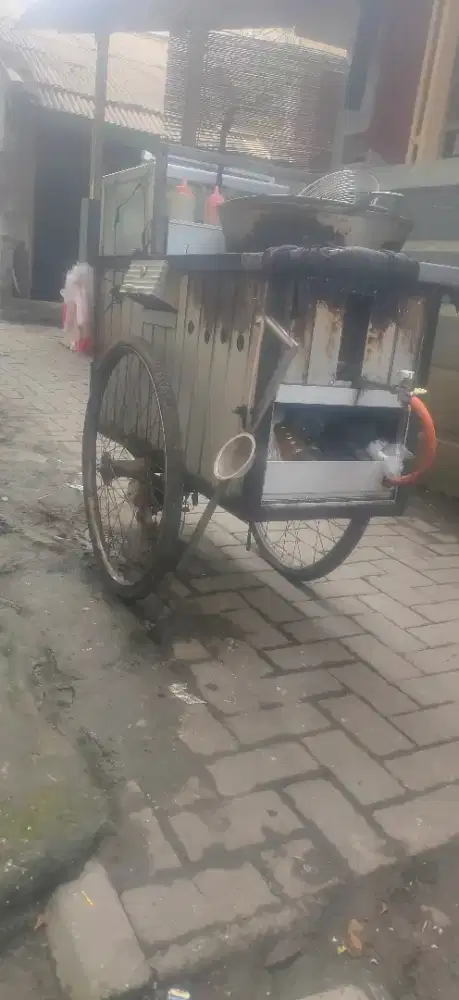 Jualan Tahu bulat