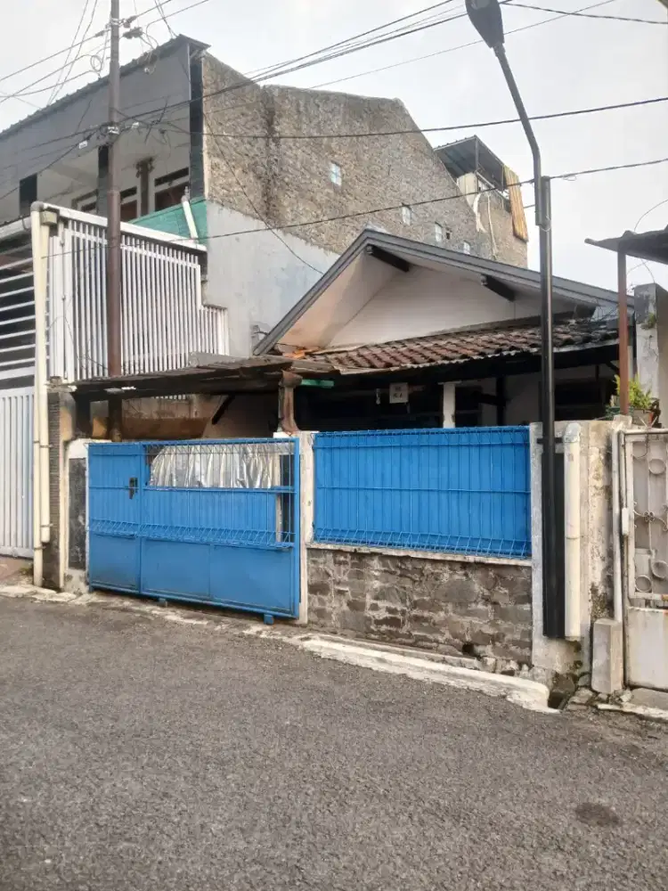 Rumah lama 1 lantai di srimahi sayap BKR Buah Batu