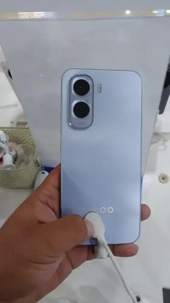 IQOO Z11 RAM 8+8 MEMORI 256 (ERAFONE BINTARO PLAZA)