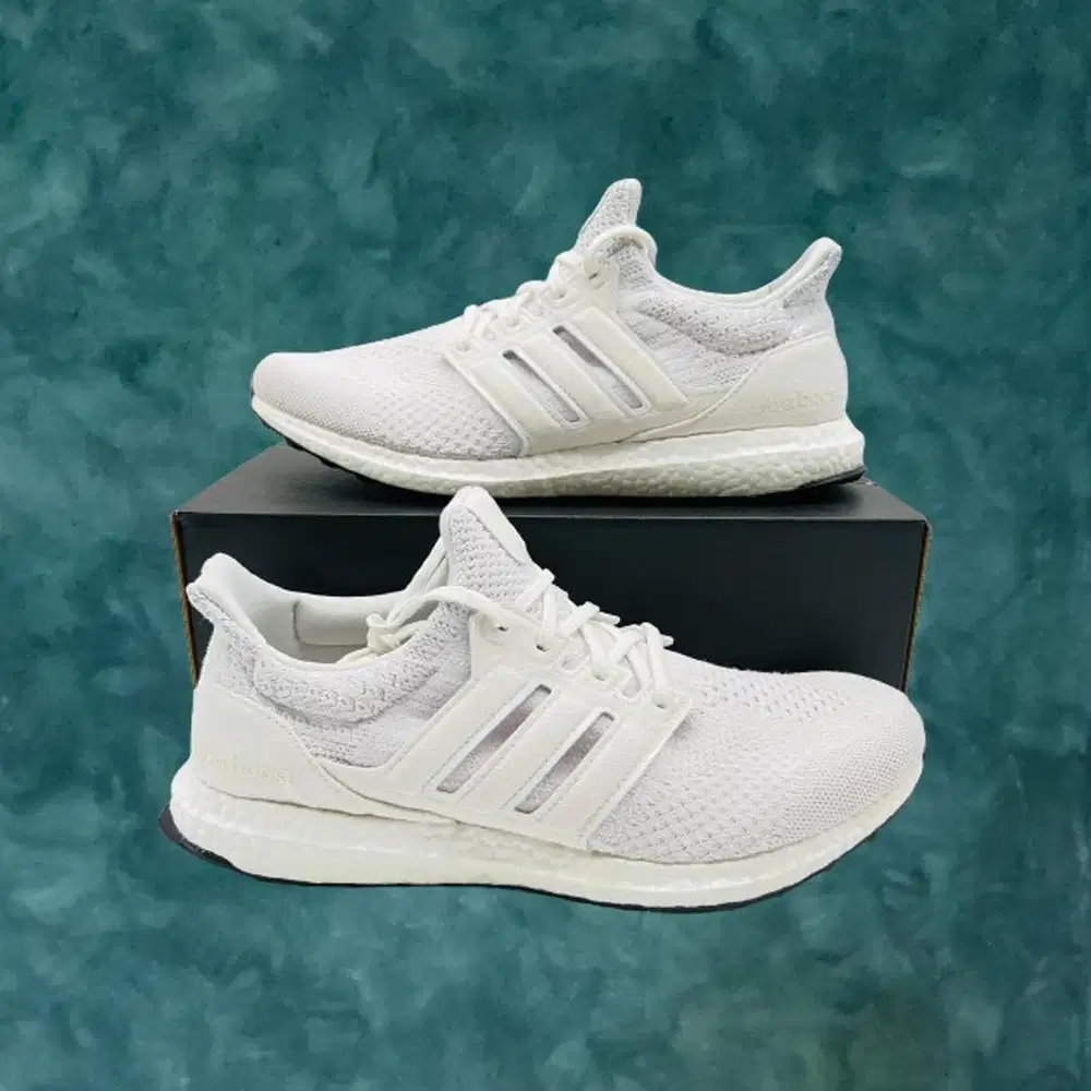 Adidas Ultra Boost 5.0 DNA Triple White, Sneakers Retro, Sepatu - Used