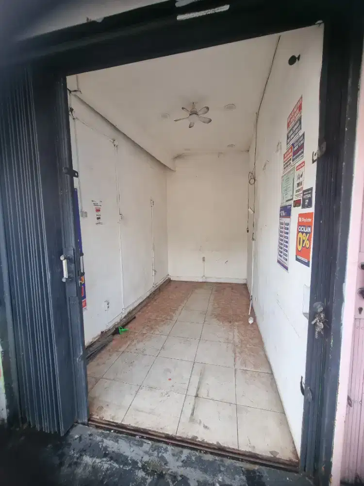 Disewakan kios pinggir jalan, dikrendang barat,cocok buat usaha.