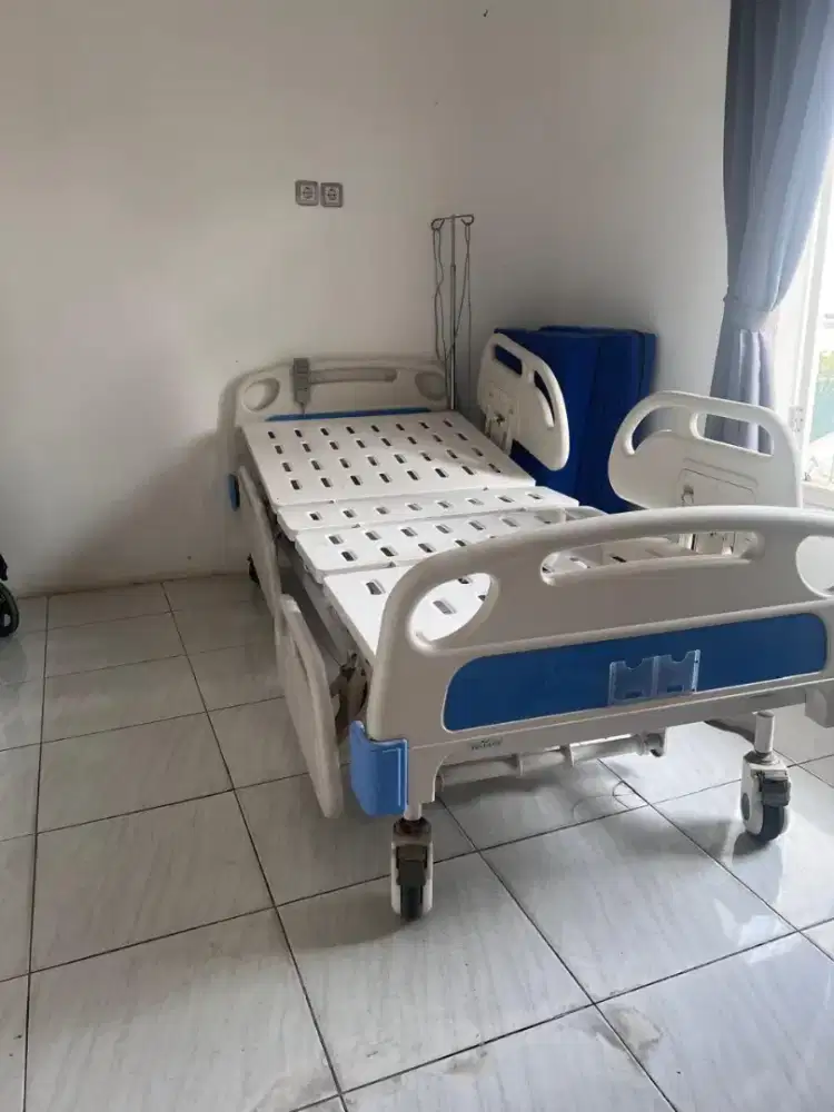 Tempat tidur pasien