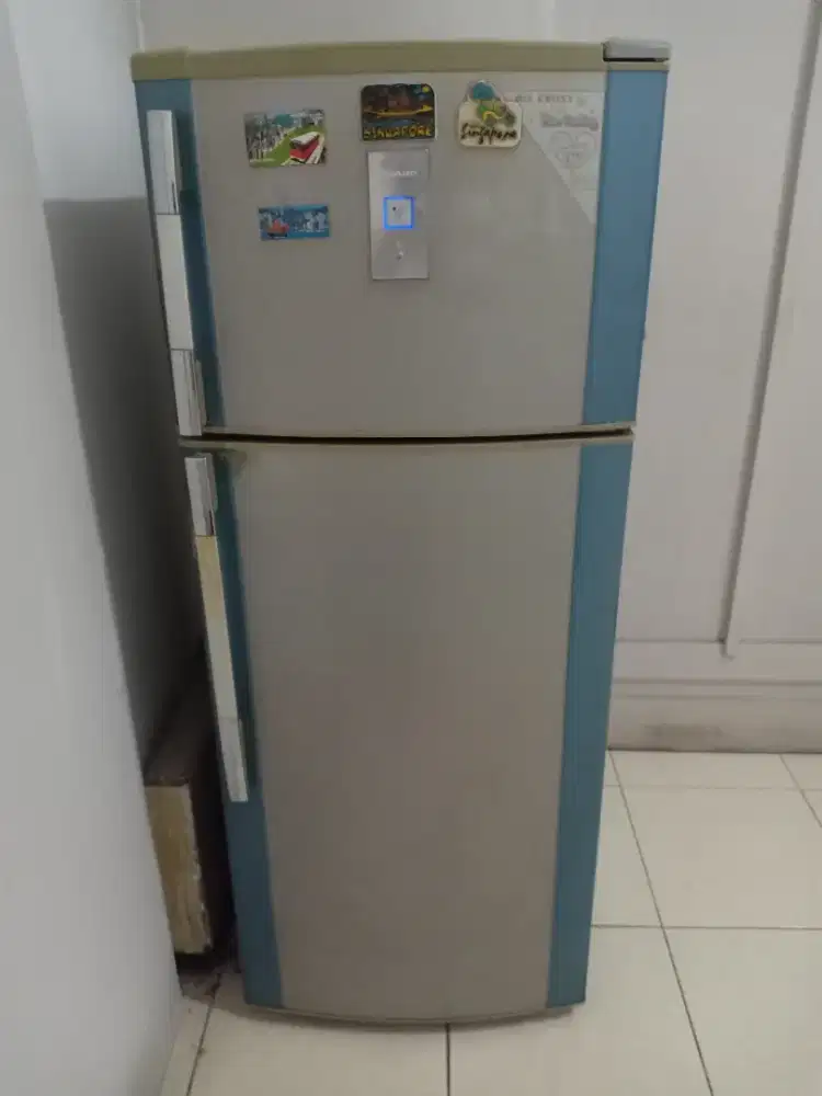 Kulkas Sharp 2 Pintu Good condition