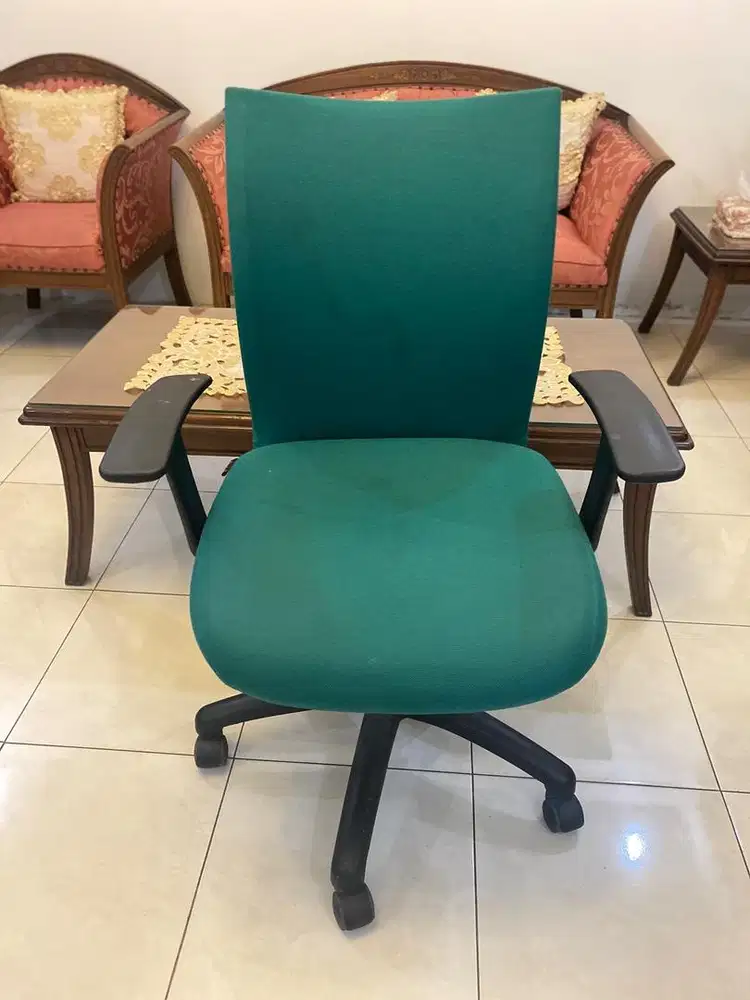 Kursi Kantor merk Starker