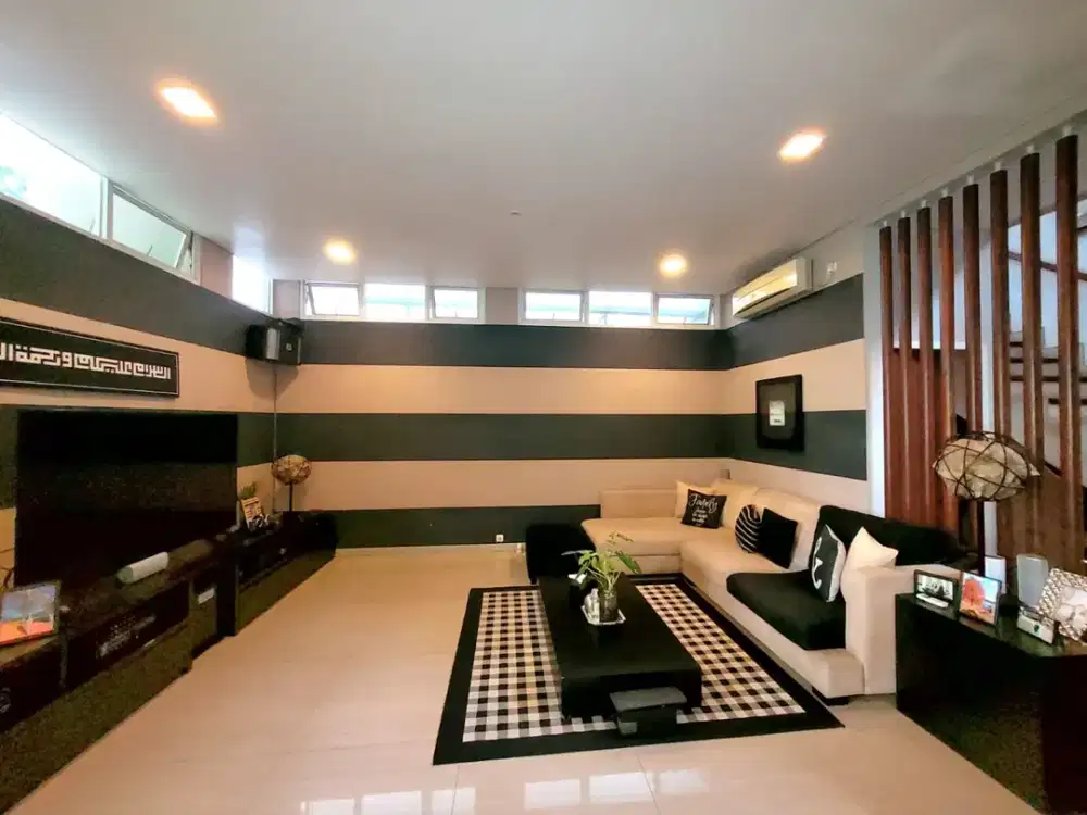 Dijual Rumah Mewah Cantik Strategis Semi Furnised Dekat Stasiun Sudimara di Sektor 9 Bintaro Tangsel Gb-16021