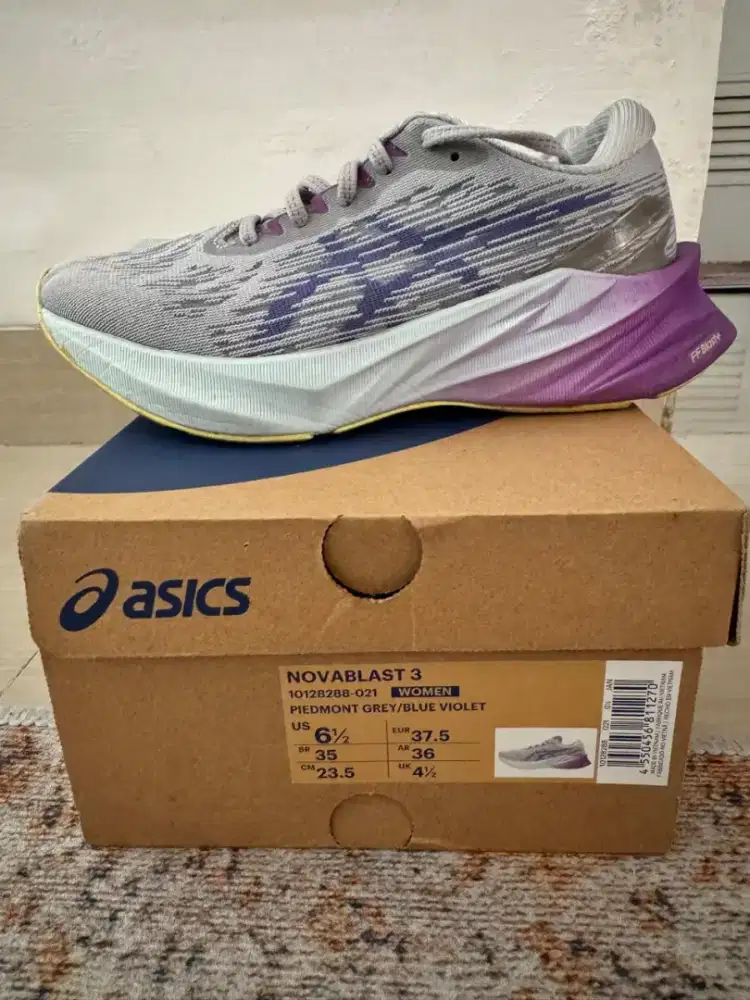 asics Novablast 3
adidas nike hoka