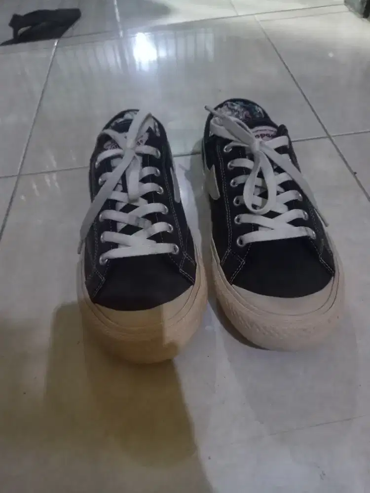 Sepatu compas original