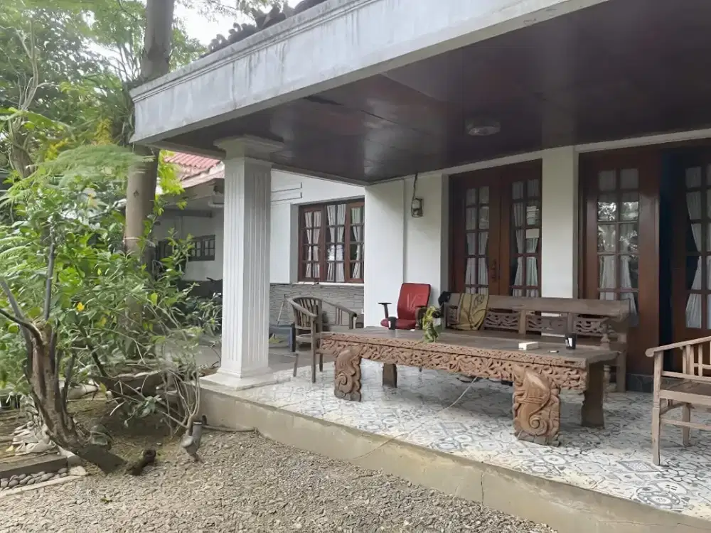 Rumah Klasik Strategis di Jalan Serayu Riau Bandung