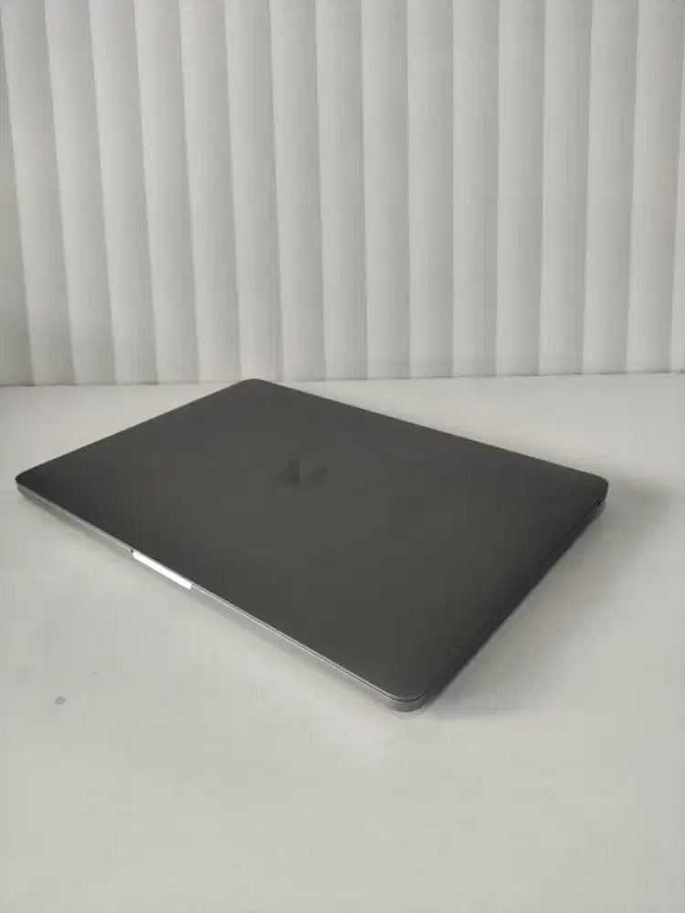 Macbook Pro M1 2020 touchbar grey, apple M1, 8/256, mulus