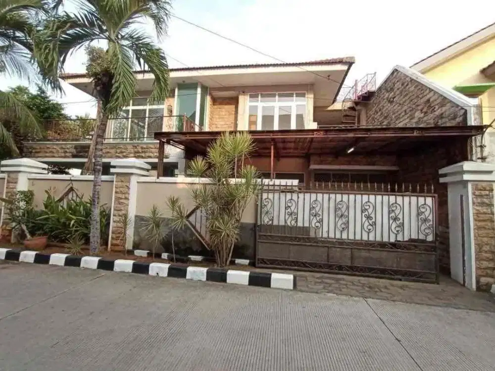Jarang ada! Disewakan rumah 2,5 lantai siap huni bagus rapi di kayu jakarta timur