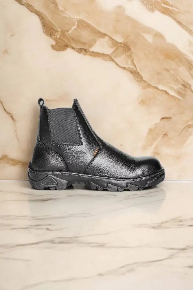 Optimal Sepatu safety pria Banjarbaru