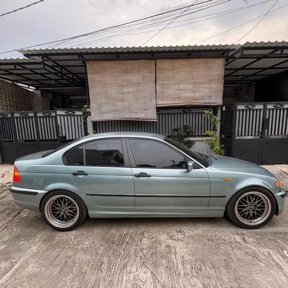 BMW 318i 2004 Bensin