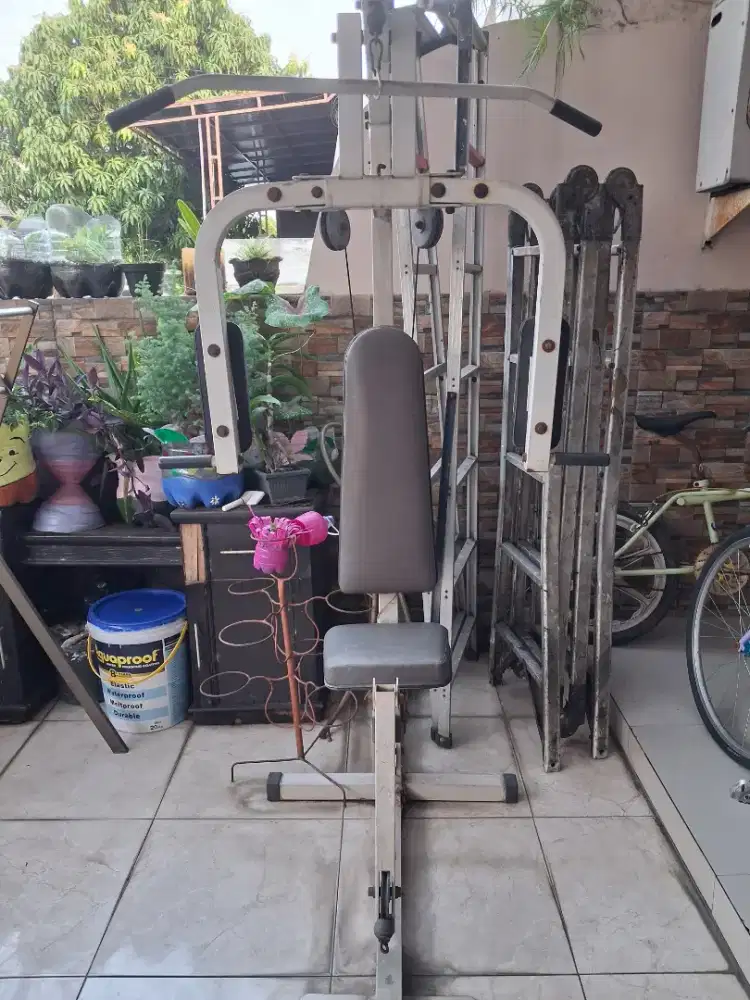 home gym alat gym Gold's Gym