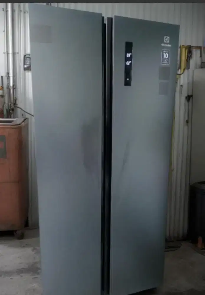Kulkas side by side Electrolux