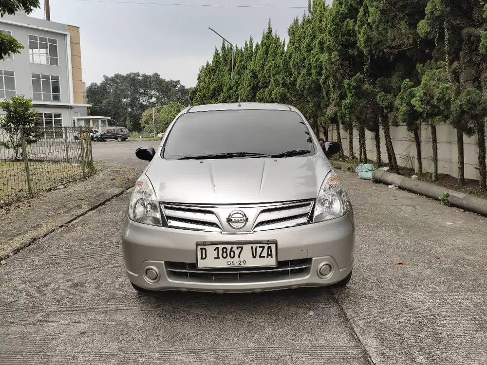 Nissan Grand Livina SV matic 2012 silver
