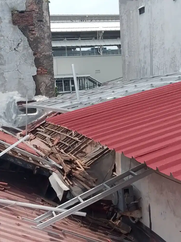 Perbaikan atap bocor/renovasi