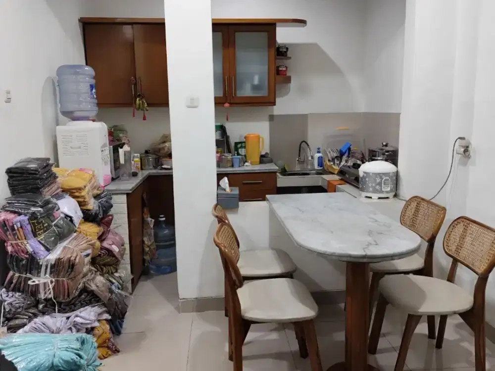 Dijual Rumah 3 Lantai di Perumahan Casa Jardin
