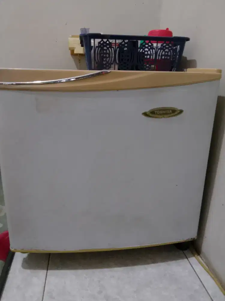 Kulkas mini Merk Toshiba